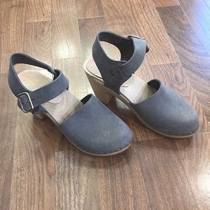 Bryr grey leather wooden clog